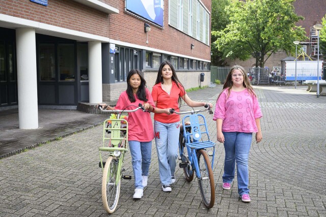 Portus Meridiem leerlingen met fiets